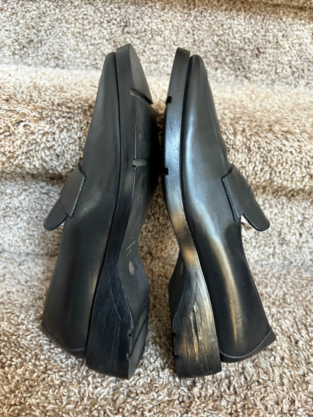 Gucci Black Leather Women's Penny Loafers - Picture 16 of 16